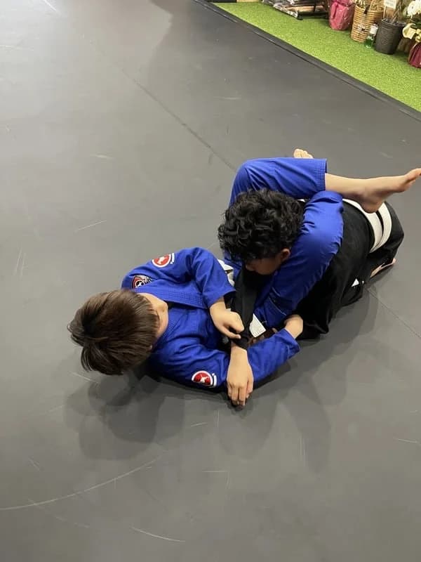 柔術の寝技練習